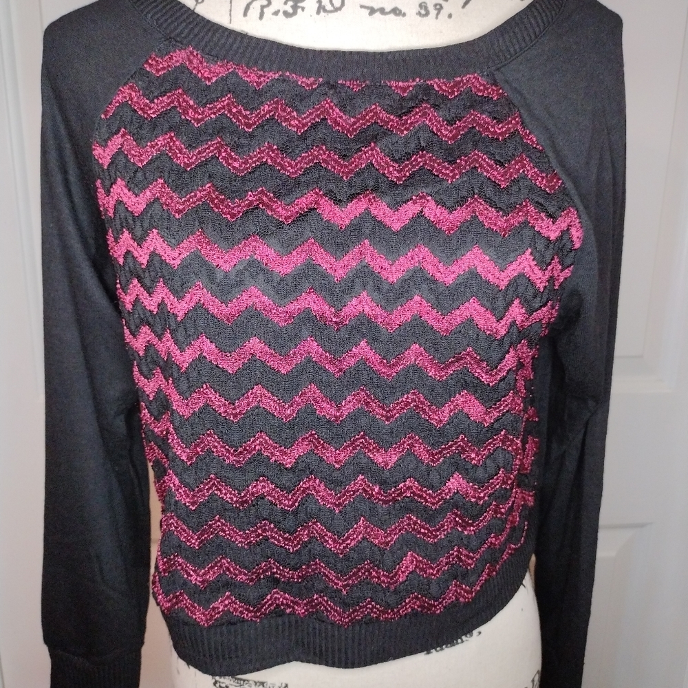 NWT Ambiance Apparel Black Pink Chevron  Long Sleeve Crop Top Shirt Size M